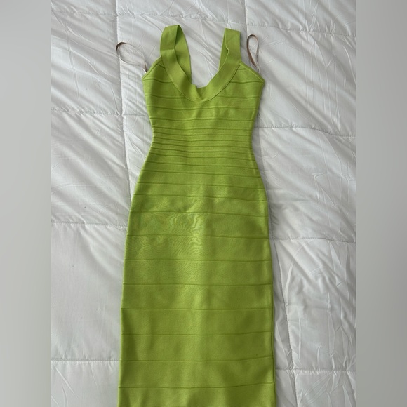 green emerald velvet dress THE CAROLINE DRESS – HERVÉ LÉGER main image 1